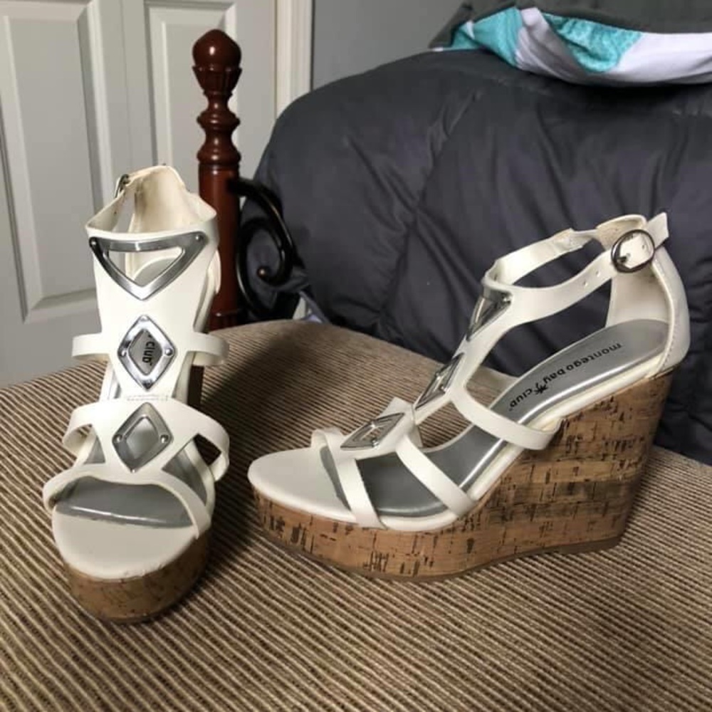 White Wedges